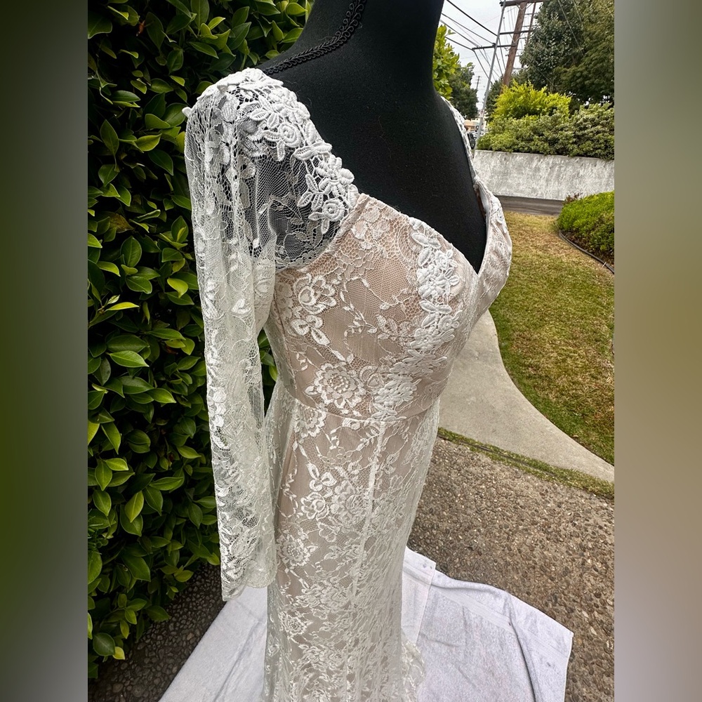 NWT Cream and white Wedding dress. - Picture 6 of 8